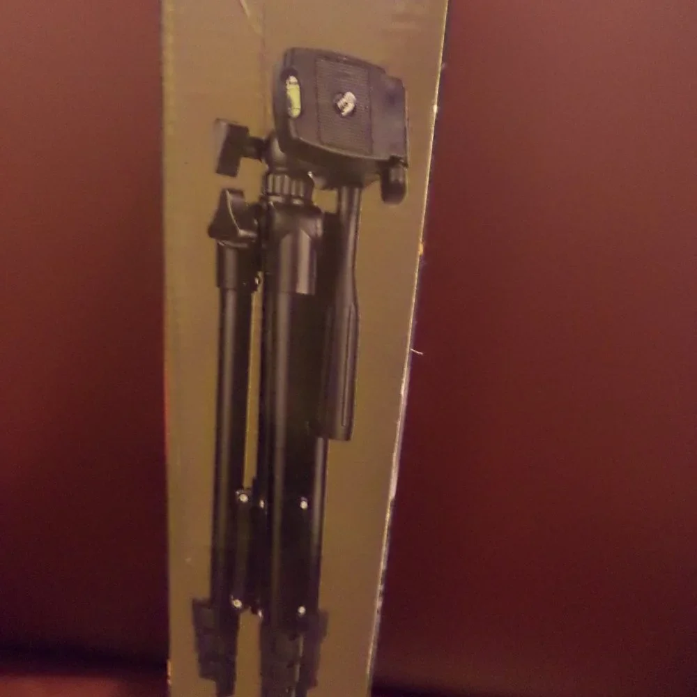 COMPACT TRAVEL TRIPOD with REMOTE SHUTTER AND CARRY CASE with Drawstring